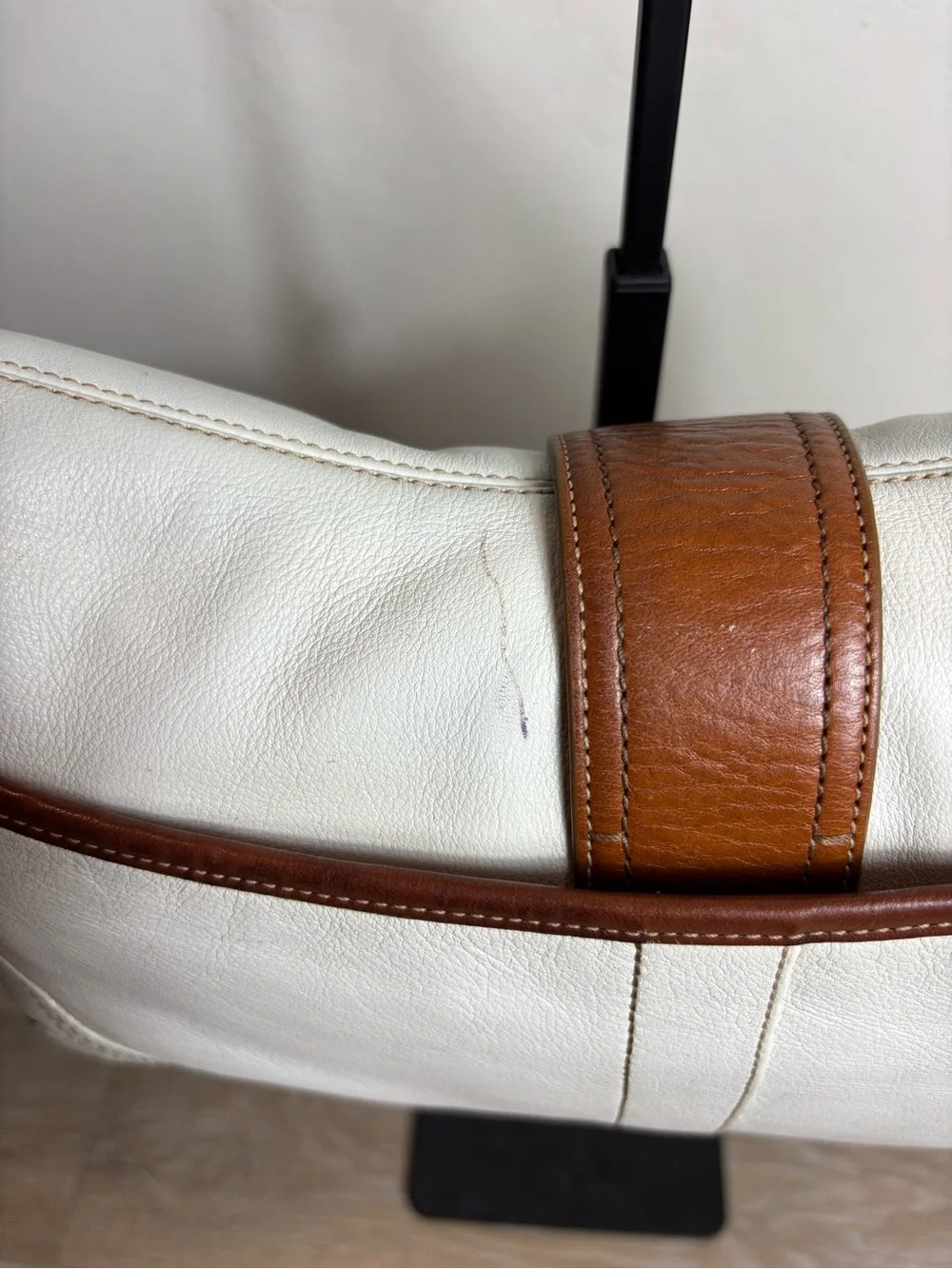 Coach Soho White Leather Buckle Shoulder Bag Brown Trim Y2K Purse